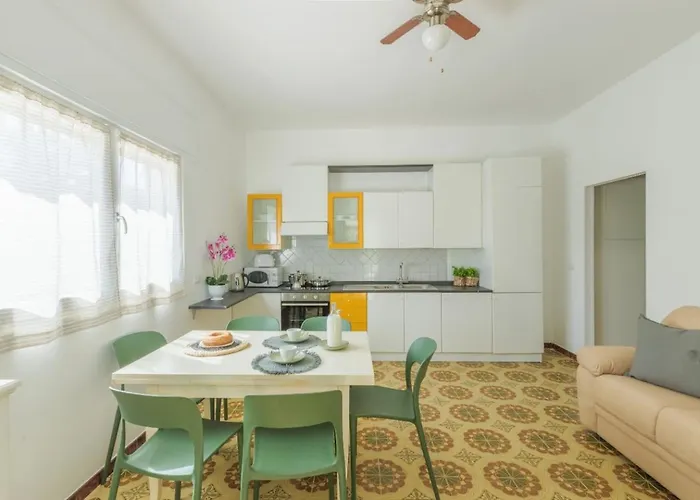 Casa Tina Con Piscina 度假居 *