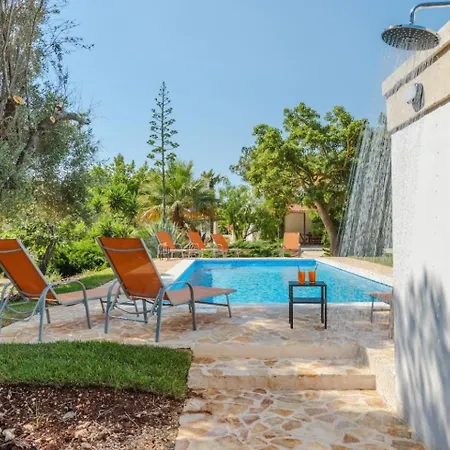 Casa Tina Con Piscina Holiday home San Vito dei Normanni