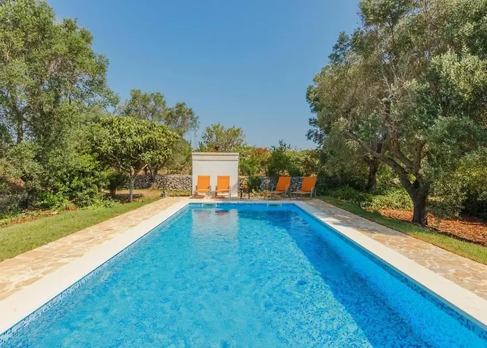 Casa Tina Con Piscina 펜션